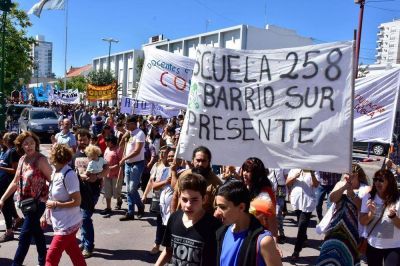 Movilizaci�n docente en Santa Rosa: dispar acatamiento al paro