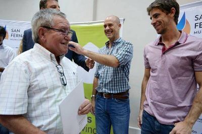 Municipio y Provincia entregaron t�tulos de propiedad a 35 familias
