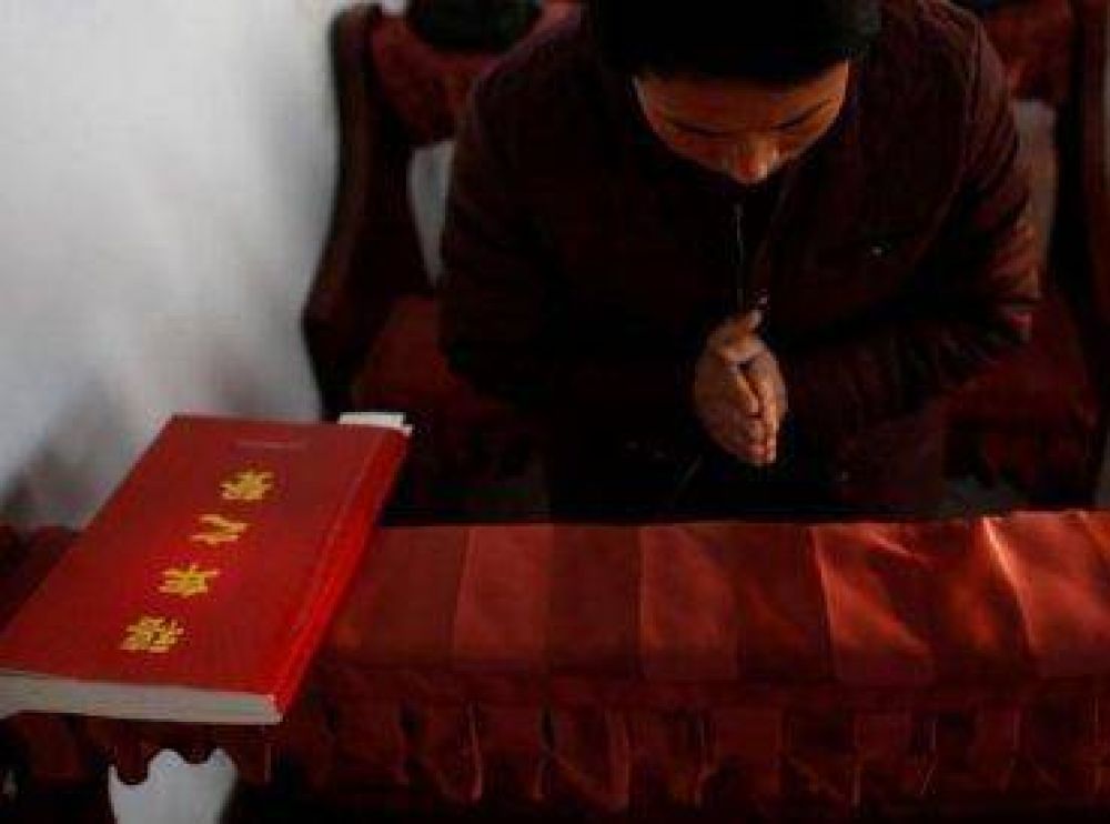 Portar la literatura cristiana es ahora un crimen en China