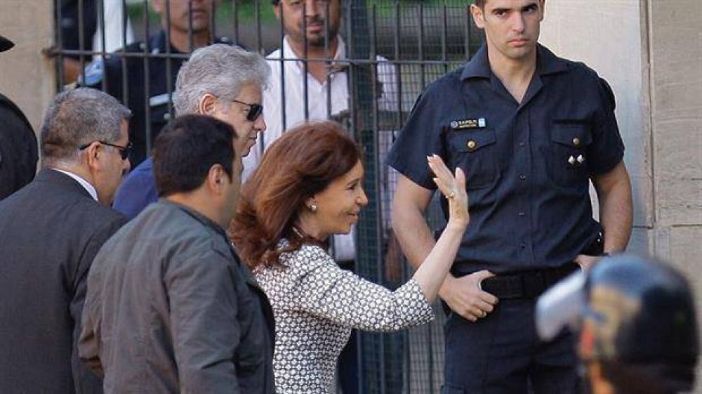 Cristina Kirchner dej un escrito ante Bonadio y no contest preguntas