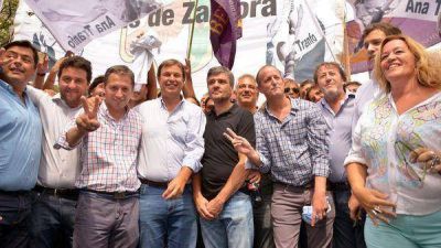 Intendentes y otros pol�ticos marchan con la CGT