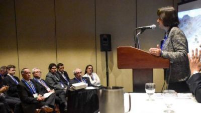 Miner�a: Luc�a disert� en Canad�