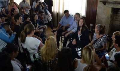 Vidal se reuni� con voluntarios del programa 