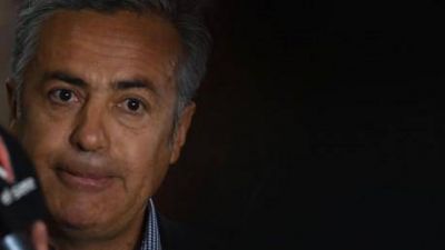Cornejo, obligado a meter mano a su gabinete