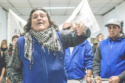 Municipales rechazan oferta y podr�an parar