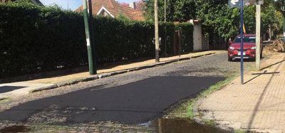 Denuncian �parches asf�lticos� sobre calles adoquinadas