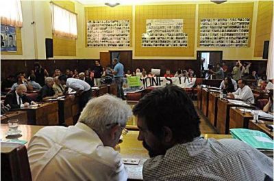 Presentan una medida cautelar para intentar frenar el aumento de tasas