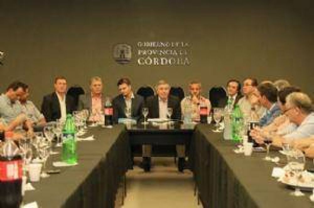 Massei encabez� la primera reuni�n de la Mesa Provincia-Municipios del a�o