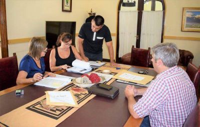 Realizaron la apertura del primer sobre para la obra destinadas a la reparaci�n del camino al Barrio Parque Girado