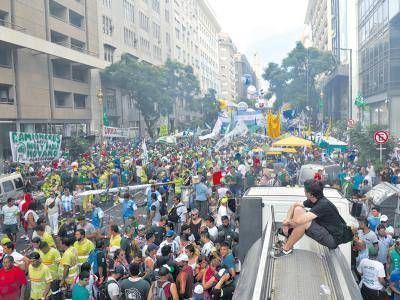Un multitudinario reclamo contra el Gobierno
