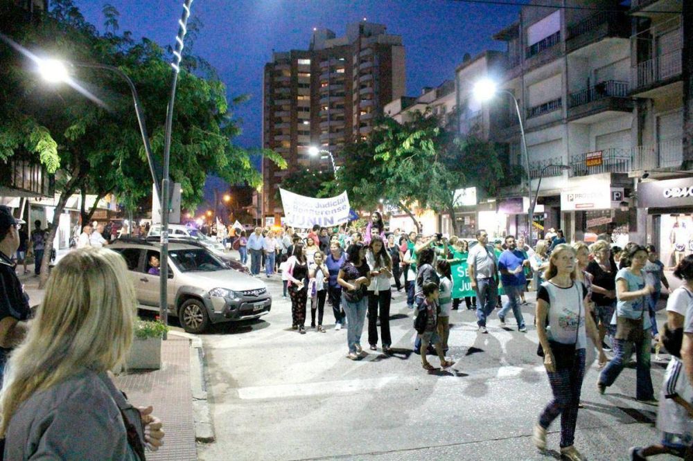 Gremios y sectores de la oposicin marcharon por las calles de Junn