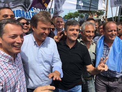 En bloque, el Esmeralda particip� de la marcha y critic� al Gobierno