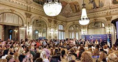 Manzur en el D�a Internacional de la Mujer: �no abandonaremos a un sola mujer�