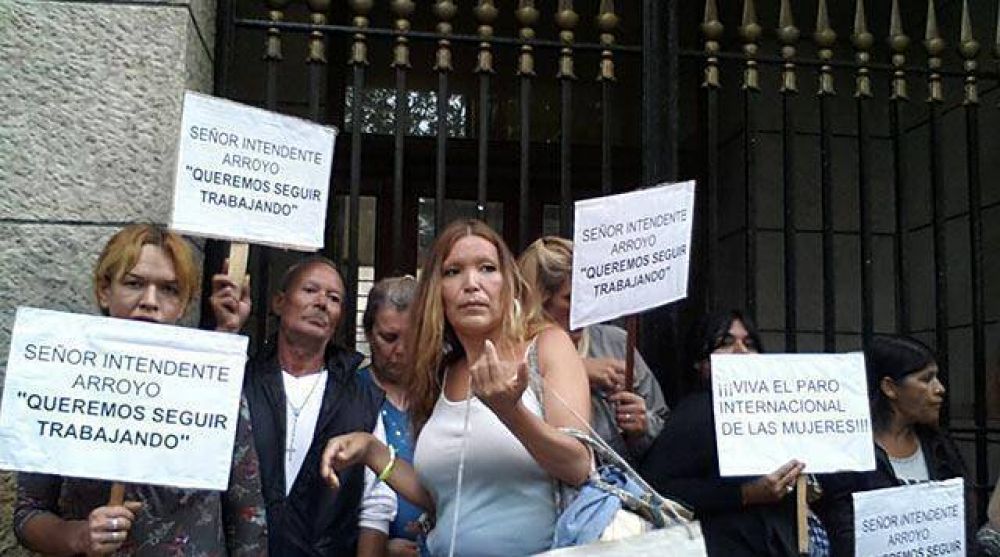 Encadenadas en el municipio piden mantener su trabajo