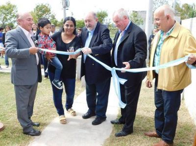 El gobernador entreg� seis viviendas en V�rtiz