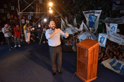 Insfr�n fue el �nico orador del acto del Dia Internacional de la Mujer