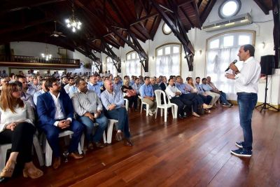 Garro reuni� a su gabinete y baj� l�nea para la campa�a