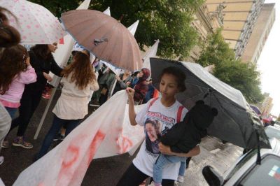 En Bah�a tambi�n marcharon contra los femicidios y la desigualdad
