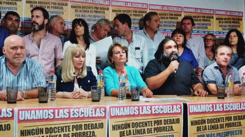 Los gremios docentes extienden el paro y hoy tampoco hay clases