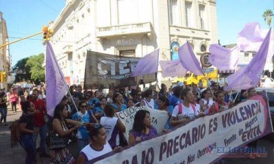 Nutrida movilizaci�n de las correntinas por el paro nacional de mujeres