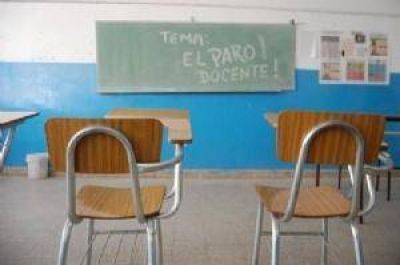 En el tercer d�a del paro docente, la adhesi�n alcanza el 50 por ciento