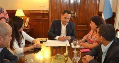 Estatales no aceptar�n el 23% de aumento que acordaron los docentes
