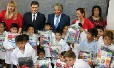 50 mil alumnos recibir�n kits escolares en forma gratuita