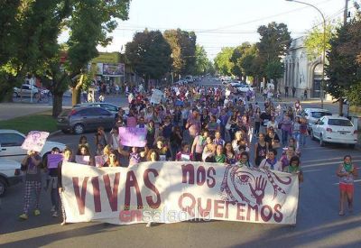 Saladillo tambi�n se manifest� contra la violencia de g�nero