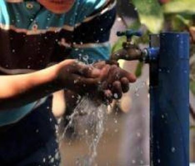 Aunque se normaliz� el servicio de agua potable, la gente de Caucete a�n desconf�a