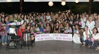 �Mojada de oreja? Las mujeres Pro se juntaron en los pagos de Massa