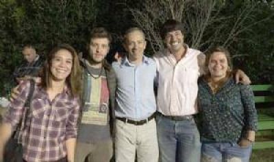 Funcionario en Pilar, candidato en otro distrito