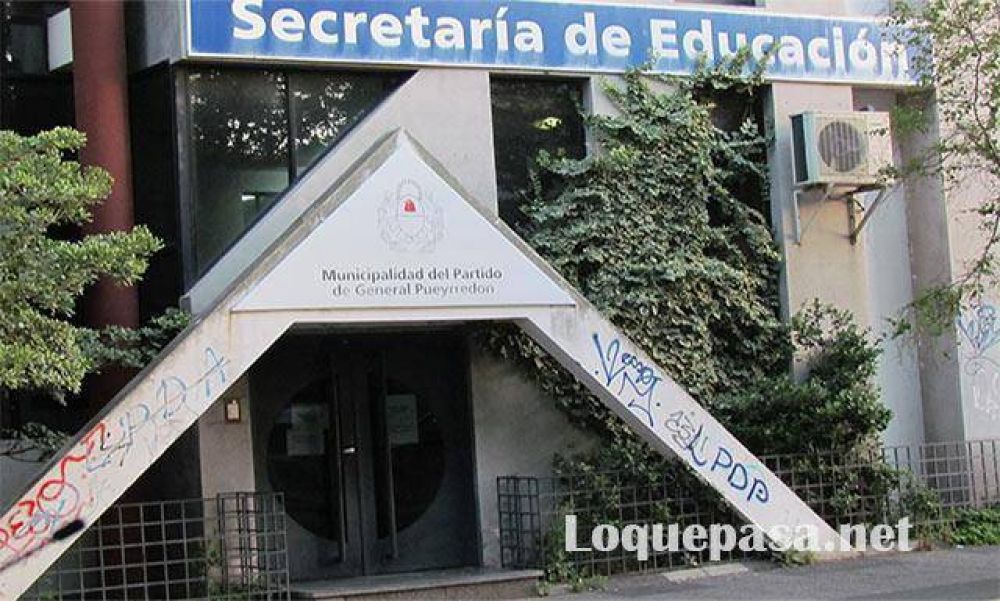 Alumnos de escuela secundaria municipal no comienzan las clases por falta de aula