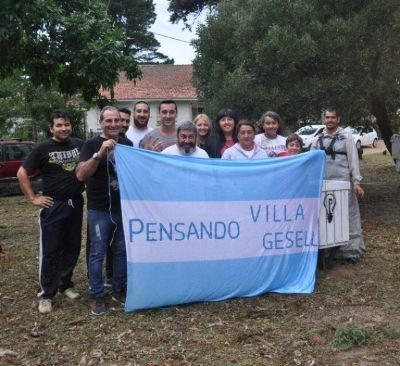 �Pensando Villa Gesell� realiz� una nueva limpieza de plaza