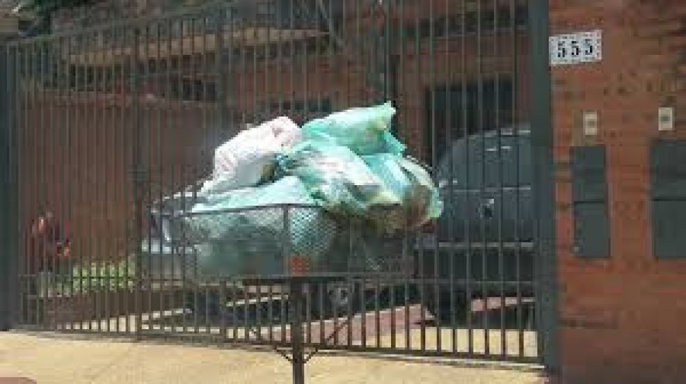 Extra�a situaci�n con la falta de recolecci�n de residuos en diferentes barrios de la ciudad