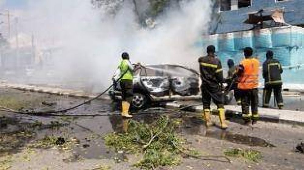 Al menos 13 muertos en dos atentados con coche bomba en Mogadiscio
