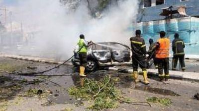 Al menos 13 muertos en dos atentados con coche bomba en Mogadiscio