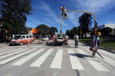 Inauguraron sem�foros y sendas peatonales en Libertad y Juncal