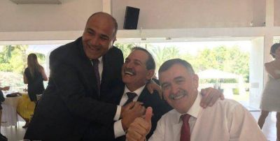 Alperovich almorz� con Frigerio y se present� como el l�der del peronismo tucumano