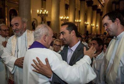 Tagliaferro asisti� a la misa por el nuevo obispo coadjutor de Mor�n
