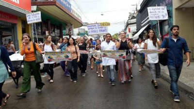 Los docentes volver�n a parar este martes
