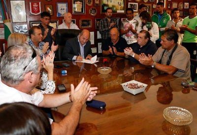 Con cr�ticas a Vidal, Secco anunci� un 30% de aumento a municipales