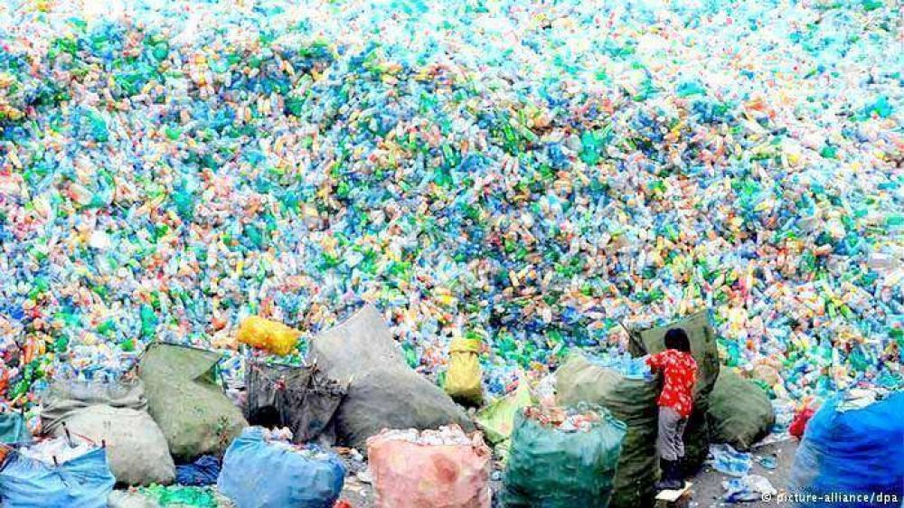 Argentina: tiran 12 millones de botellas de plstico por da  
