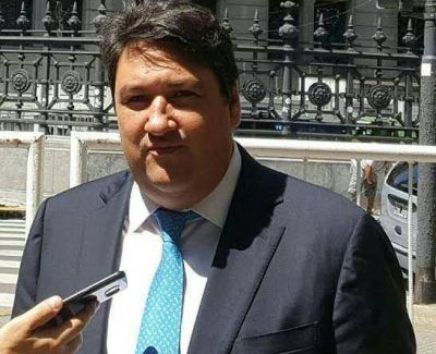 Closs present� proyecto de ley que busca fijar hasta tres fines de semana largo por a�o