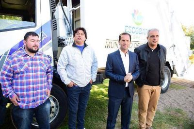 Ariel Sujarchuk puso en funciones una barredora y 30 contenedores