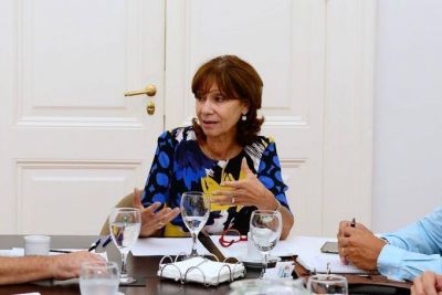 Alicia Aparicio: �La provincia tiene una salud del a�o 40 / 50, que hay que transformar...�