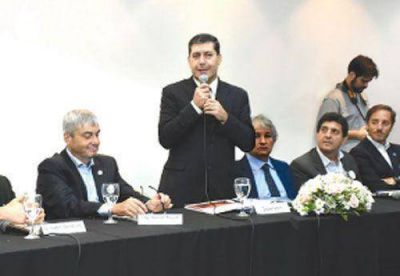 Casas pidi� 70 millones para levantar la cosecha de aceituna