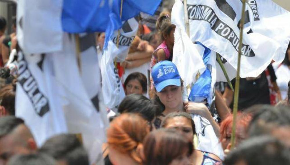 Movilizaci�n al Patio Olmos por la Emergencia Social