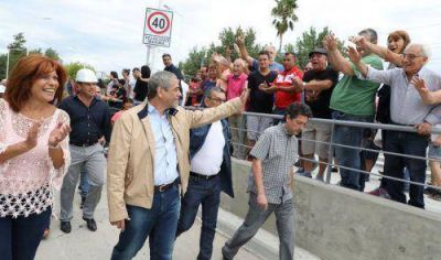 Ferraresi inaugur� el primer Paso Bajo V�as de Avellaneda