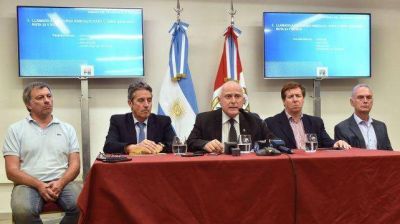Lifschitz anunci� una bater�a de medidas para mejorar el transporte interurbano de pasajeros en la provincia