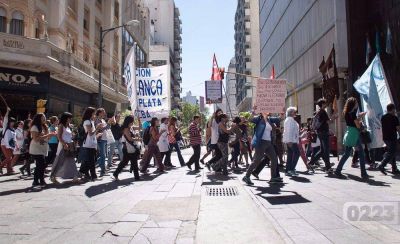 Docentes volvieron a marchar por el centro de Mar del Plata